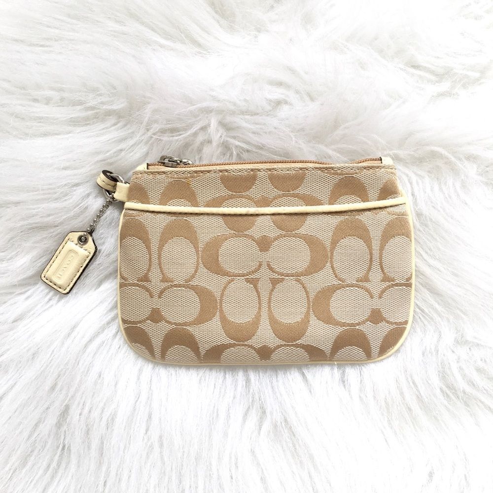 🔃Coach Signature Logo Tan Wristlet